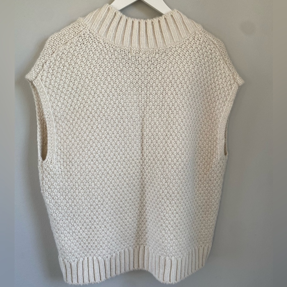 H&M Bloggers Favorite Sweater Vest - Picture 6 of 9